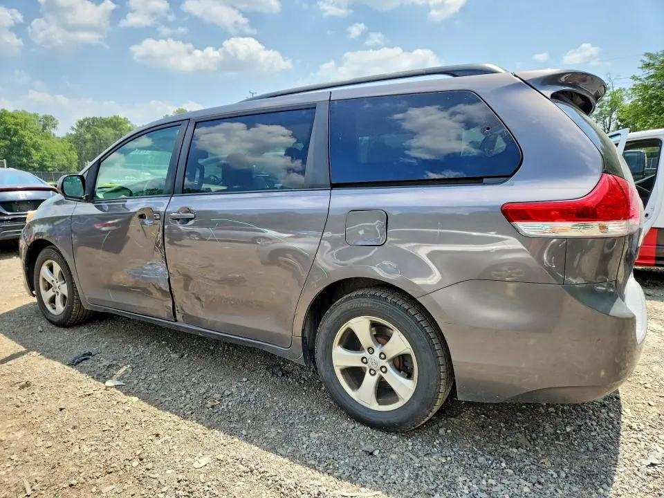2011 TOYOTA SIENNA LE  
