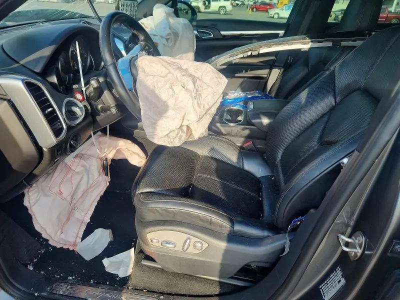 2016 PORSCHE CAYENNE   