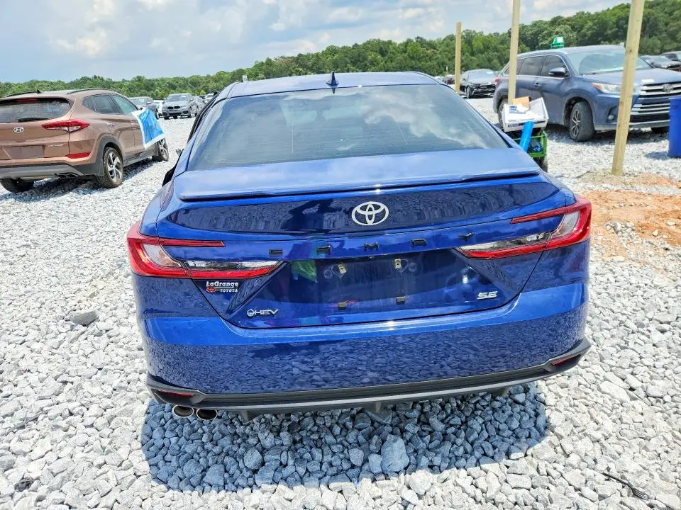 2025 TOYOTA CAMRY SE  
