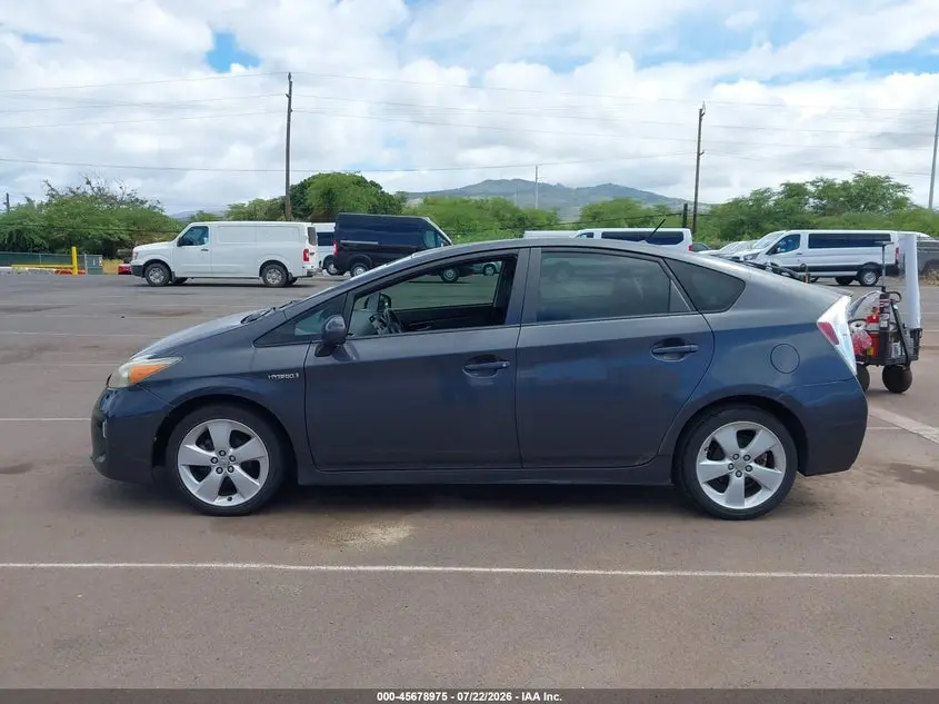 2013 TOYOTA PRIUS FIVE/FOUR/THREE/THREE SE/TWO