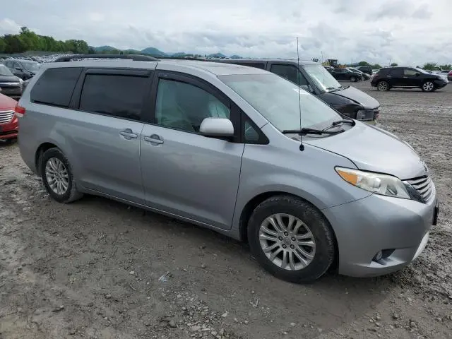 2012 TOYOTA SIENNA XLE  