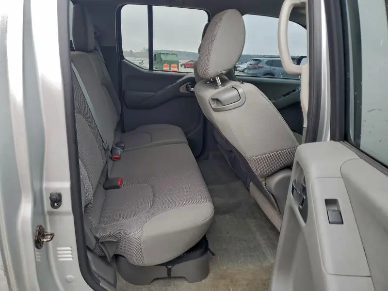 2014 NISSAN FRONTIER S  