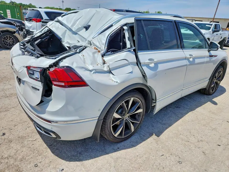 2024 VOLKSWAGEN TIGUAN SEL R-LINE BLACK  