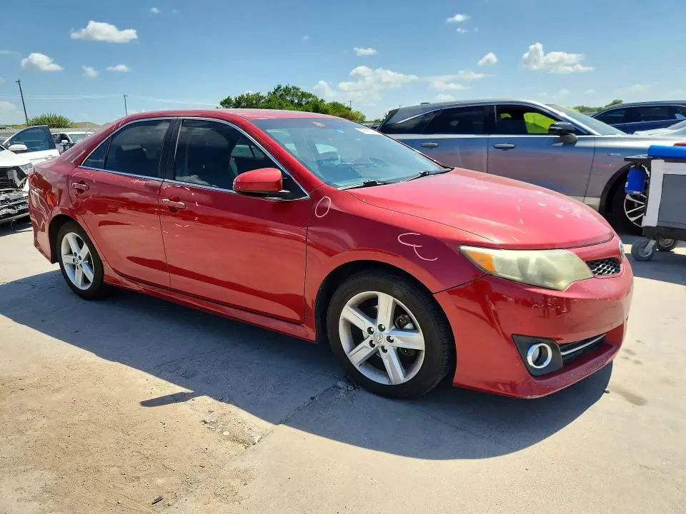 2013 TOYOTA CAMRY SE  