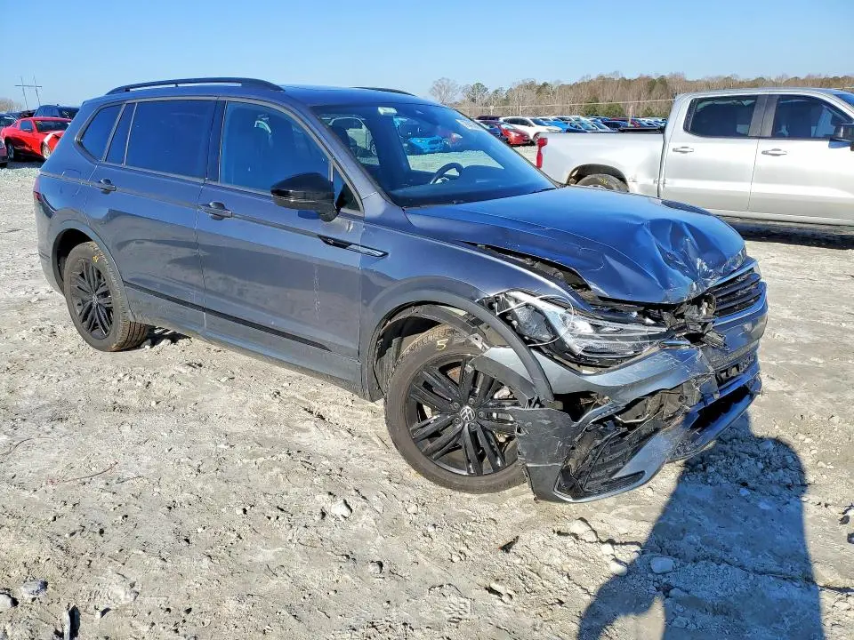 2022 VOLKSWAGEN TIGUAN SE R-LINE BLACK  
