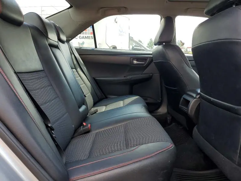 2015 TOYOTA CAMRY SE  