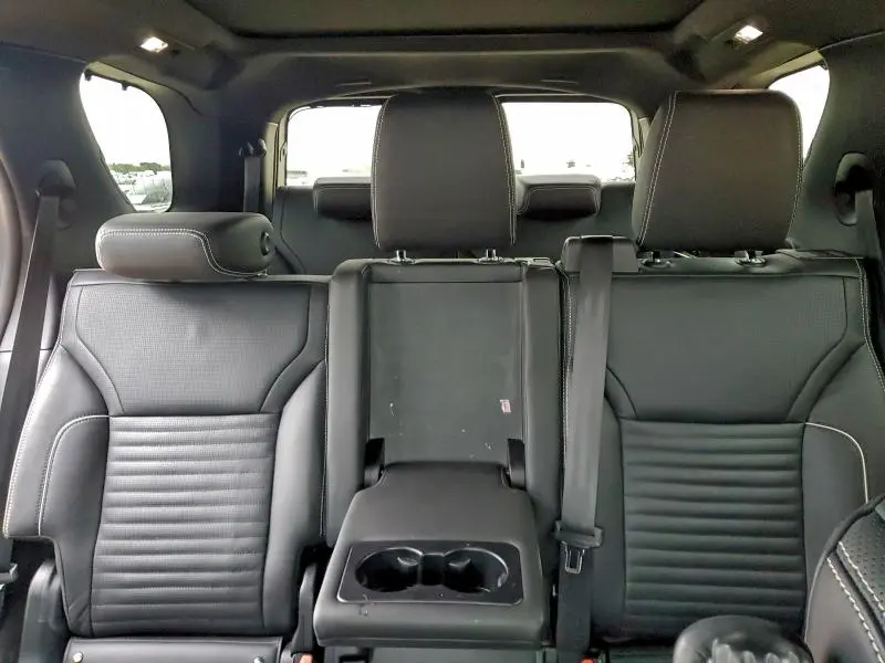 2023 LAND ROVER DISCOVERY METROPOLITAN EDITION  