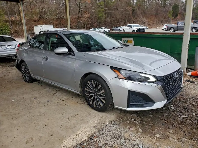 2023 NISSAN ALTIMA SV  