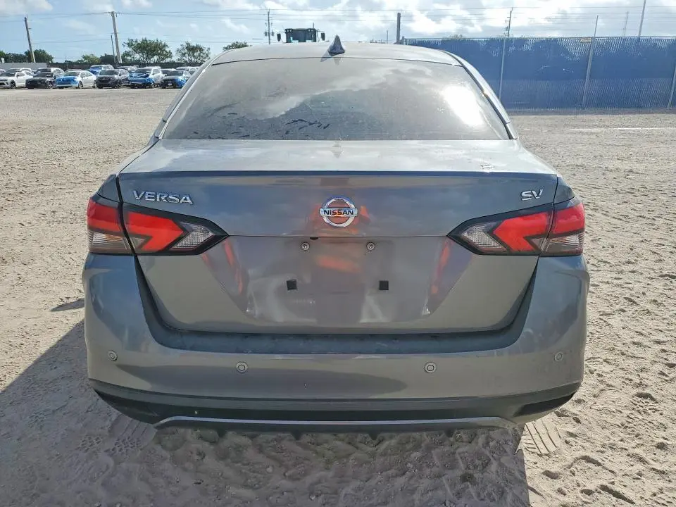 2021 NISSAN VERSA SV  