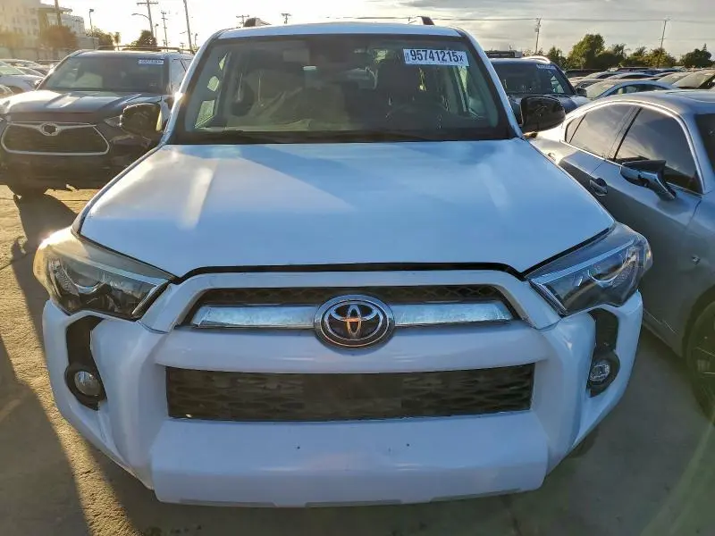 2022 TOYOTA 4RUNNER SR5  