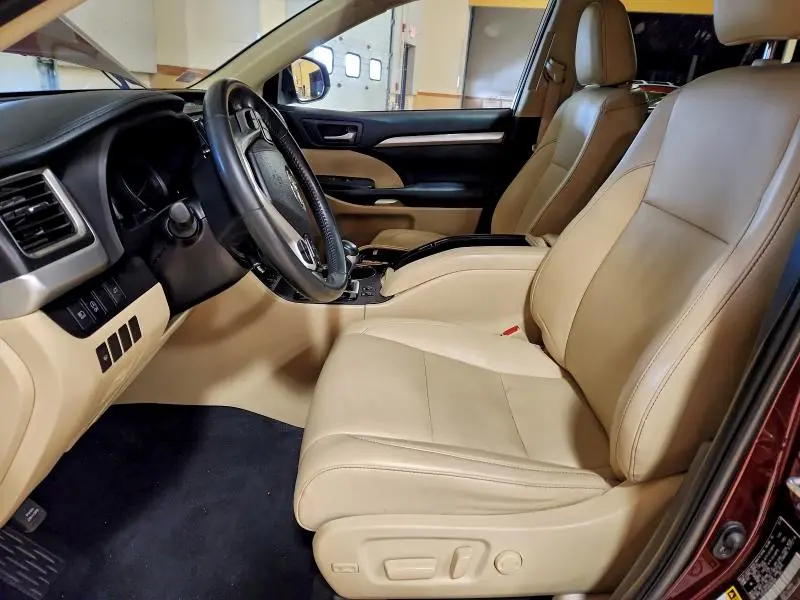 2019 TOYOTA HIGHLANDER SE  