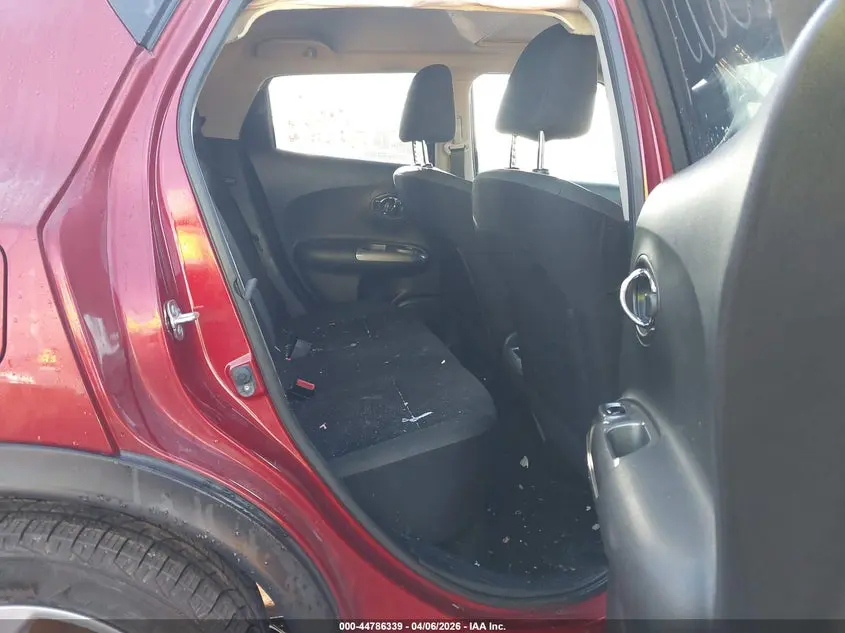 2015 NISSAN JUKE SV