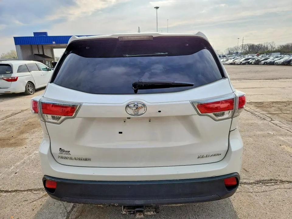 2016 TOYOTA HIGHLANDER XLE  