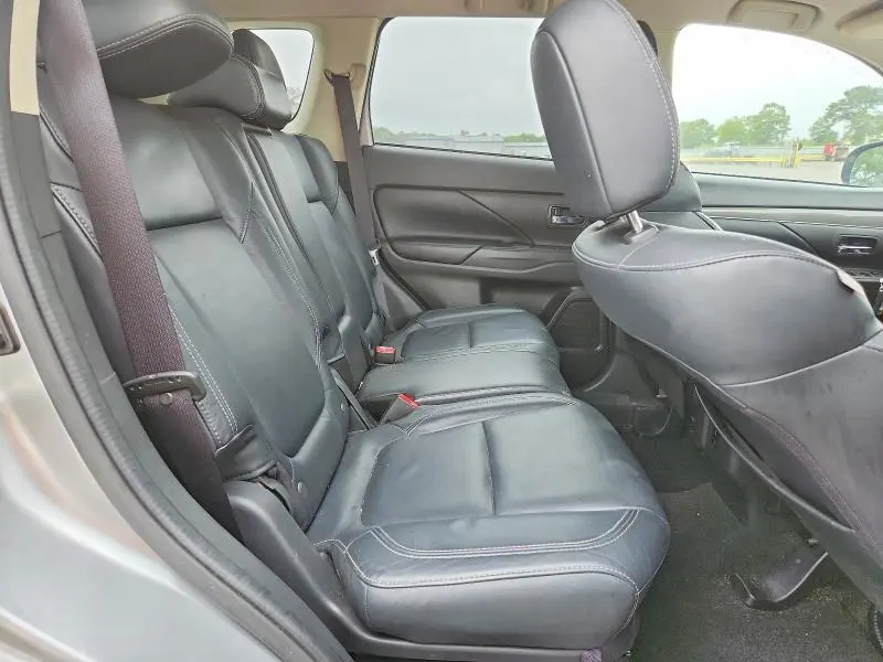 2020 MITSUBISHI OUTLANDER SE  