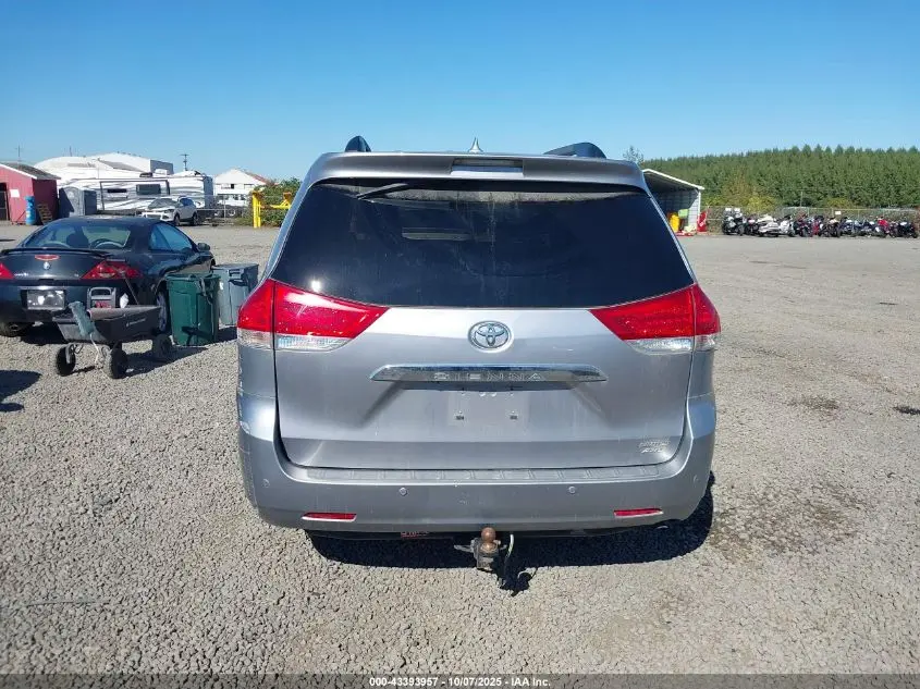 2011 TOYOTA SIENNA LIMITED