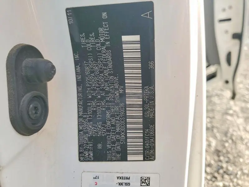 2012 TOYOTA SIENNA LE  