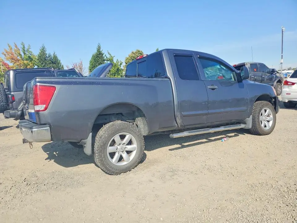2011 NISSAN TITAN SV  