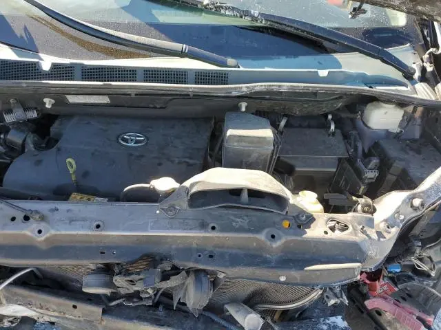 2014 TOYOTA SIENNA LE  