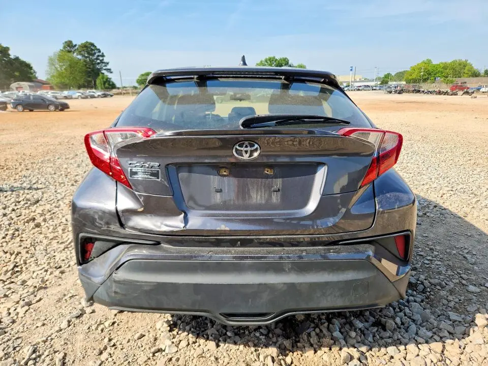 2021 TOYOTA C-HR XLE  