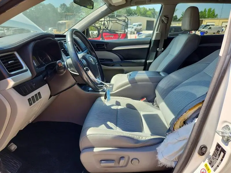 2016 TOYOTA HIGHLANDER LE PLUS  