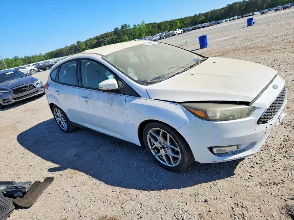 2015 FORD FOCUS SE  
