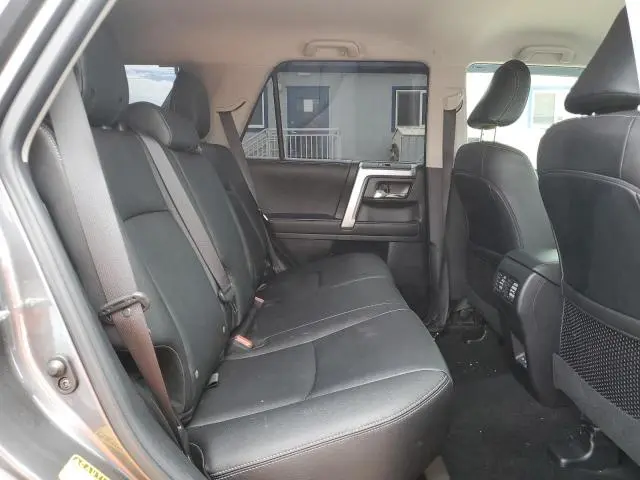 2023 TOYOTA 4RUNNER SE  