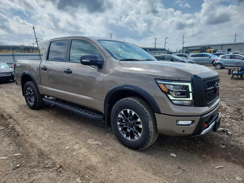 2024 NISSAN TITAN PRO-4X  
