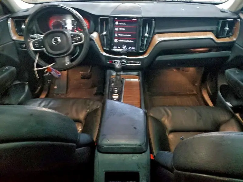 2021 VOLVO XC60 T5 MOMENTUM  