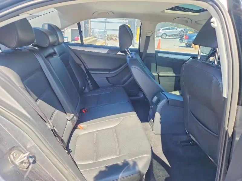 2017 VOLKSWAGEN JETTA SE  