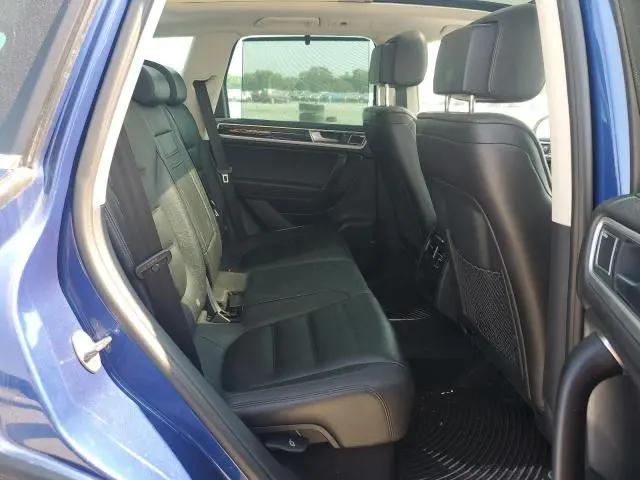 2016 VOLKSWAGEN TOUAREG SPORT  