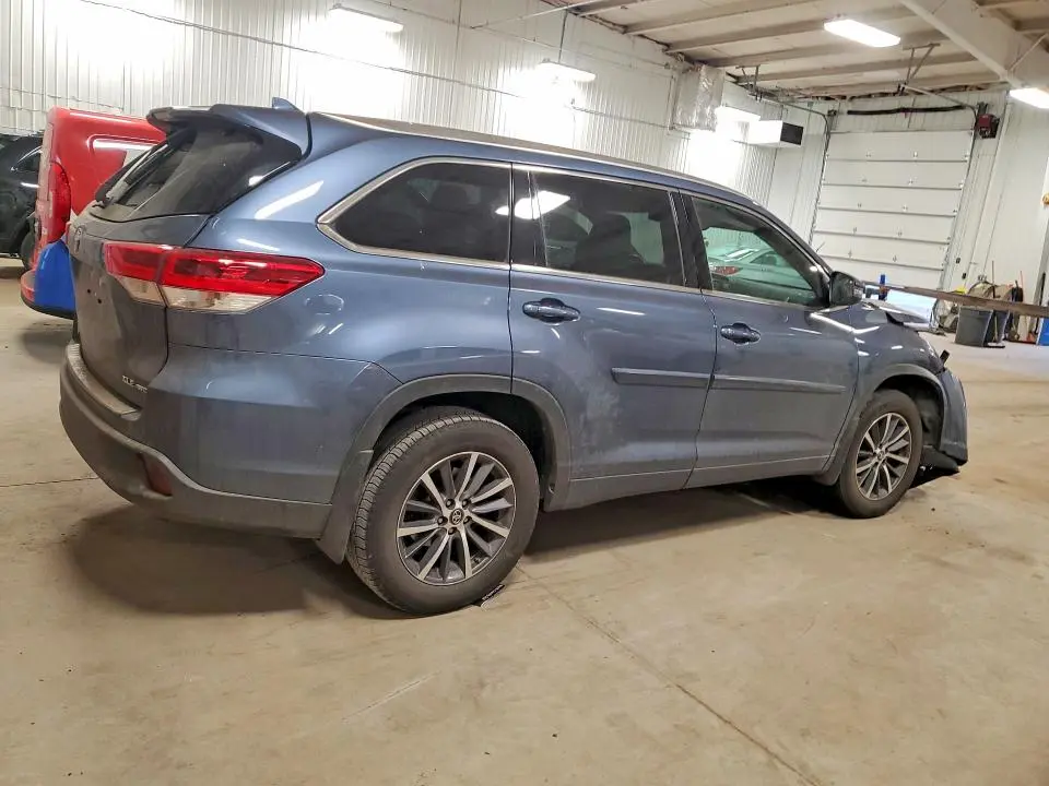 2017 TOYOTA HIGHLANDER XLE  