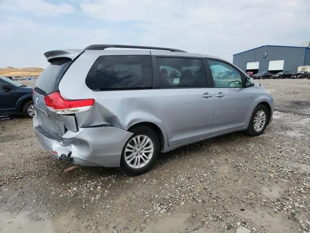 2012 TOYOTA SIENNA XLE