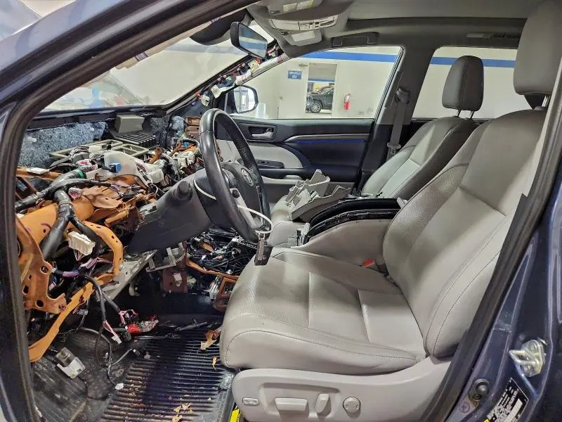 2019 TOYOTA HIGHLANDER LIMITED  