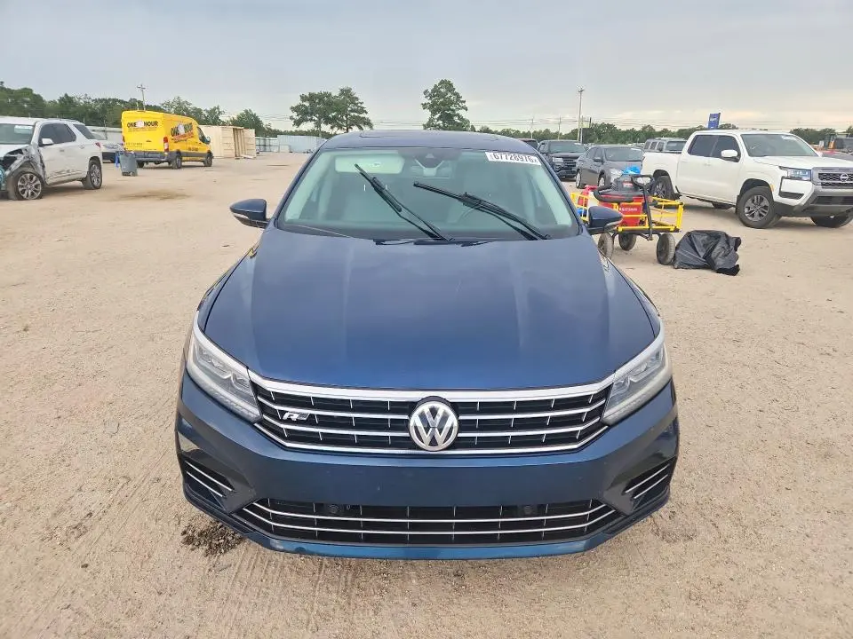 2019 VOLKSWAGEN PASSAT SE R-LINE  