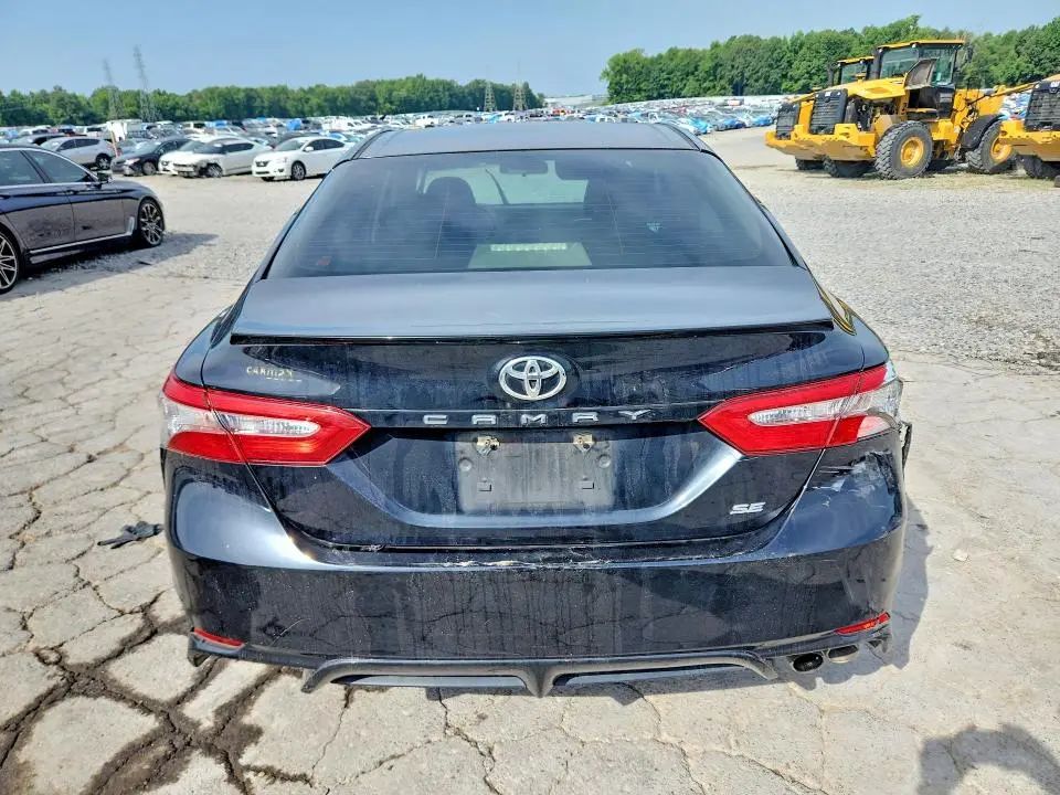 2018 TOYOTA CAMRY SE  