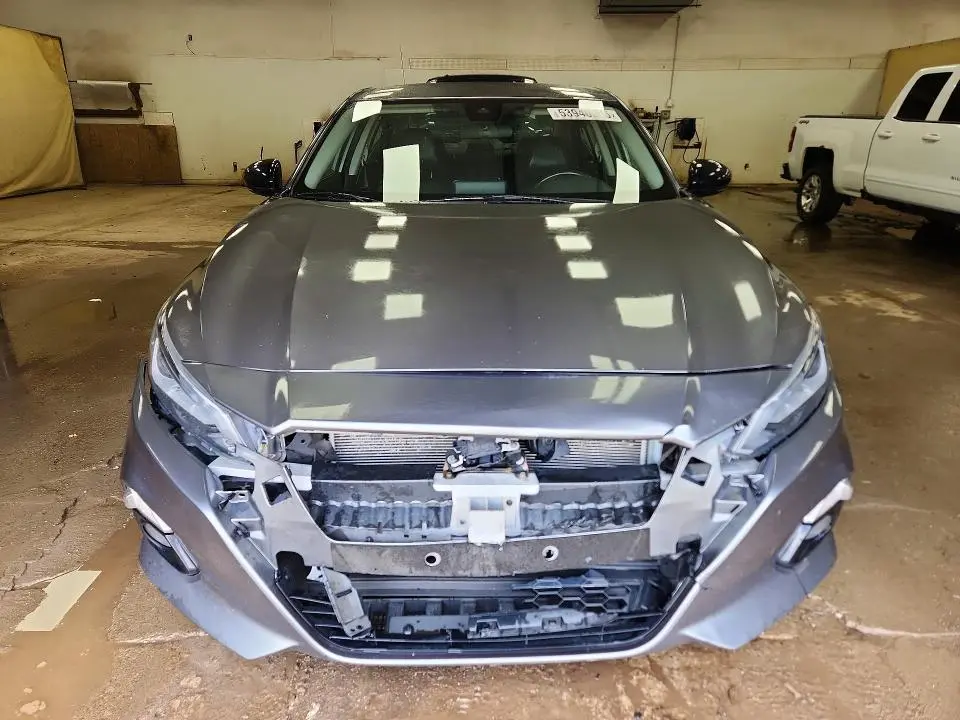 2022 NISSAN ALTIMA SR  
