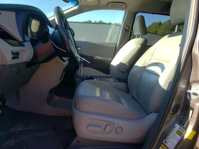 2016 TOYOTA SIENNA XLE  