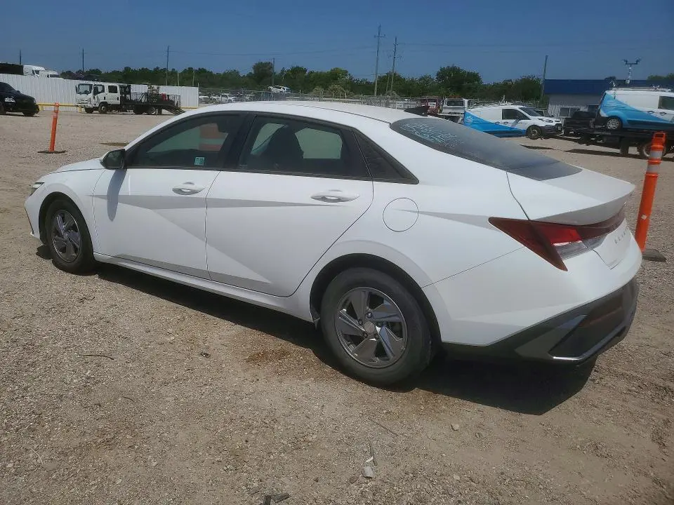 2024 HYUNDAI ELANTRA SE  
