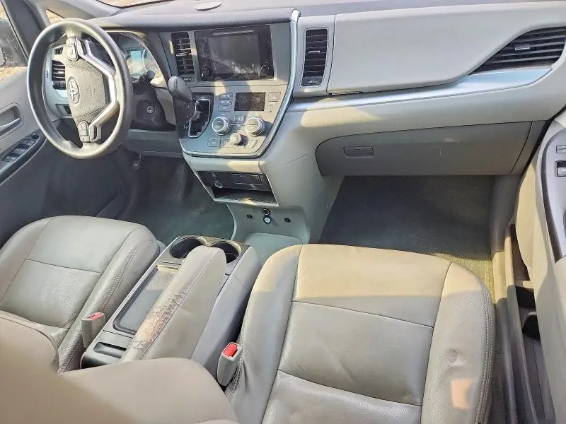 2016 TOYOTA SIENNA LE  
