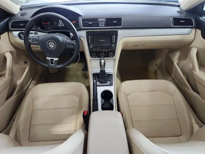2013 VOLKSWAGEN PASSAT SE  