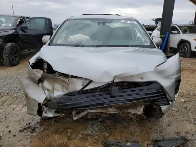 2020 TOYOTA SIENNA LE  