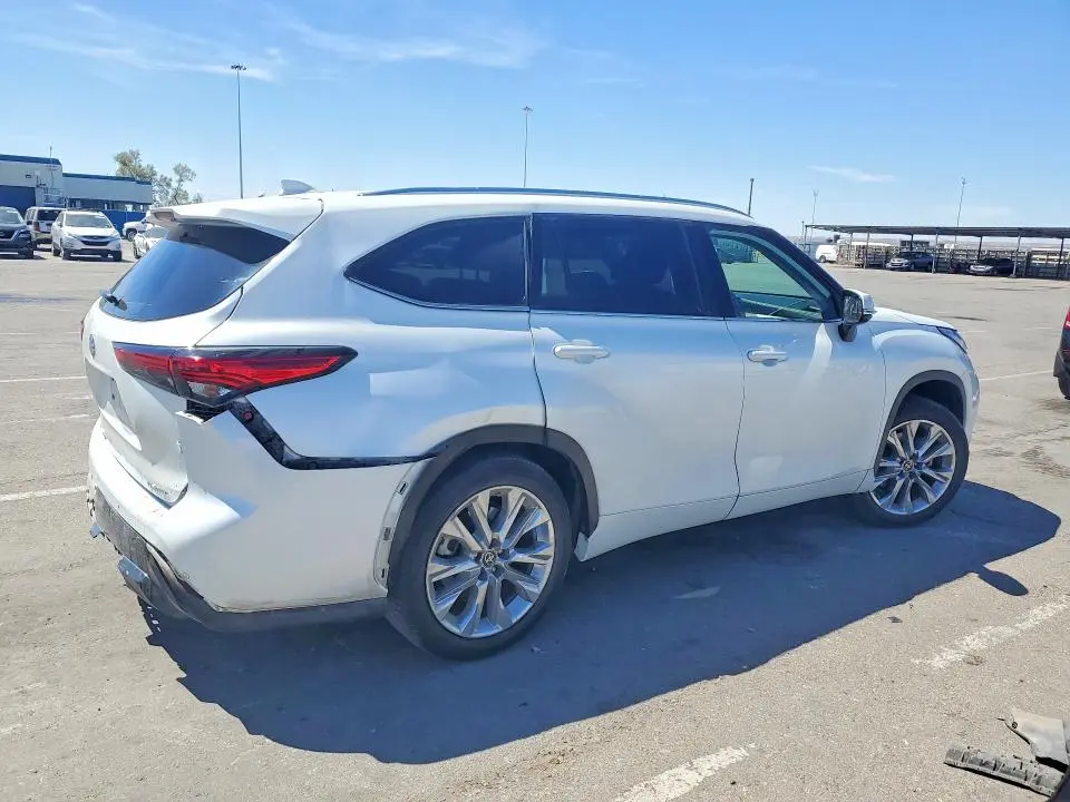 2022 TOYOTA HIGHLANDER   