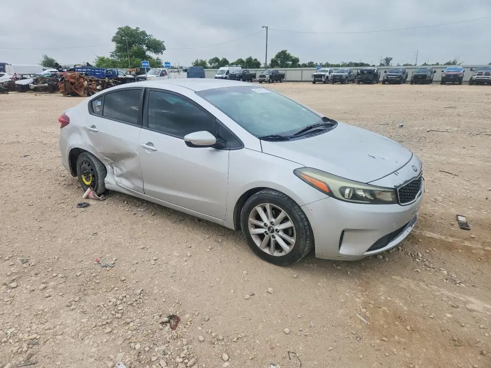 2017 KIA FORTE LX  