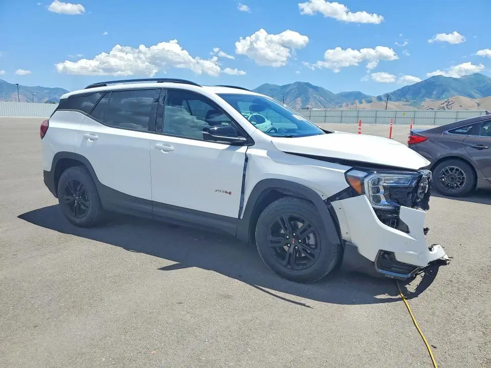 2024 GMC TERRAIN AT4  