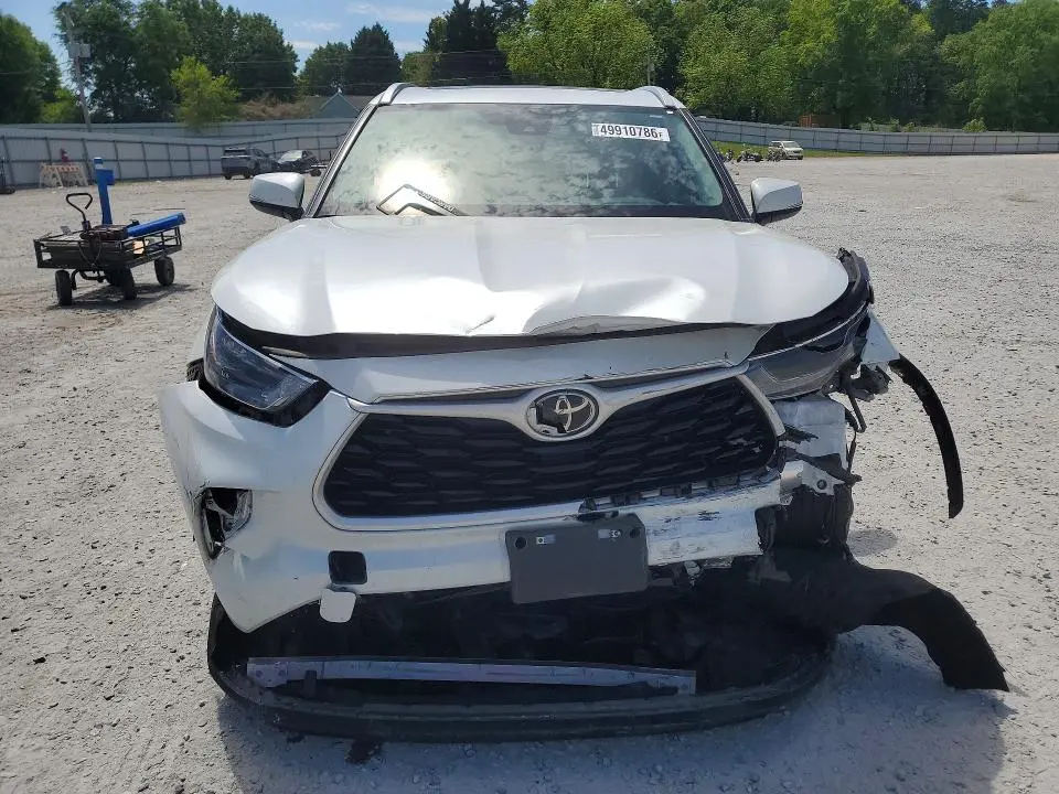 2024 TOYOTA HIGHLANDER XLE  