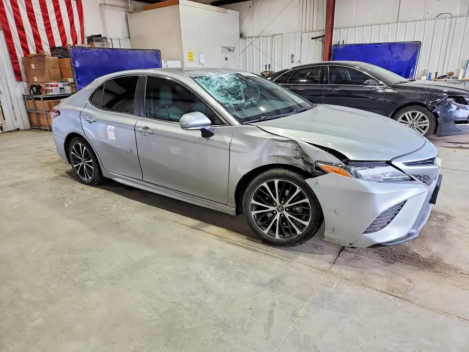 2018 TOYOTA CAMRY SE  