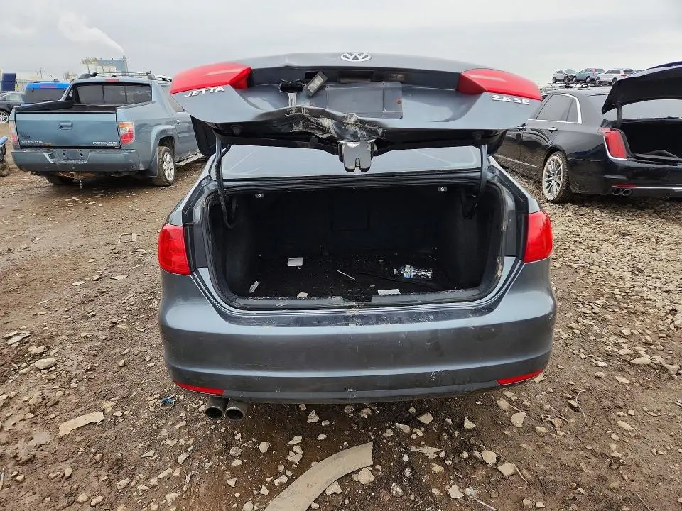 2011 VOLKSWAGEN JETTA SE  