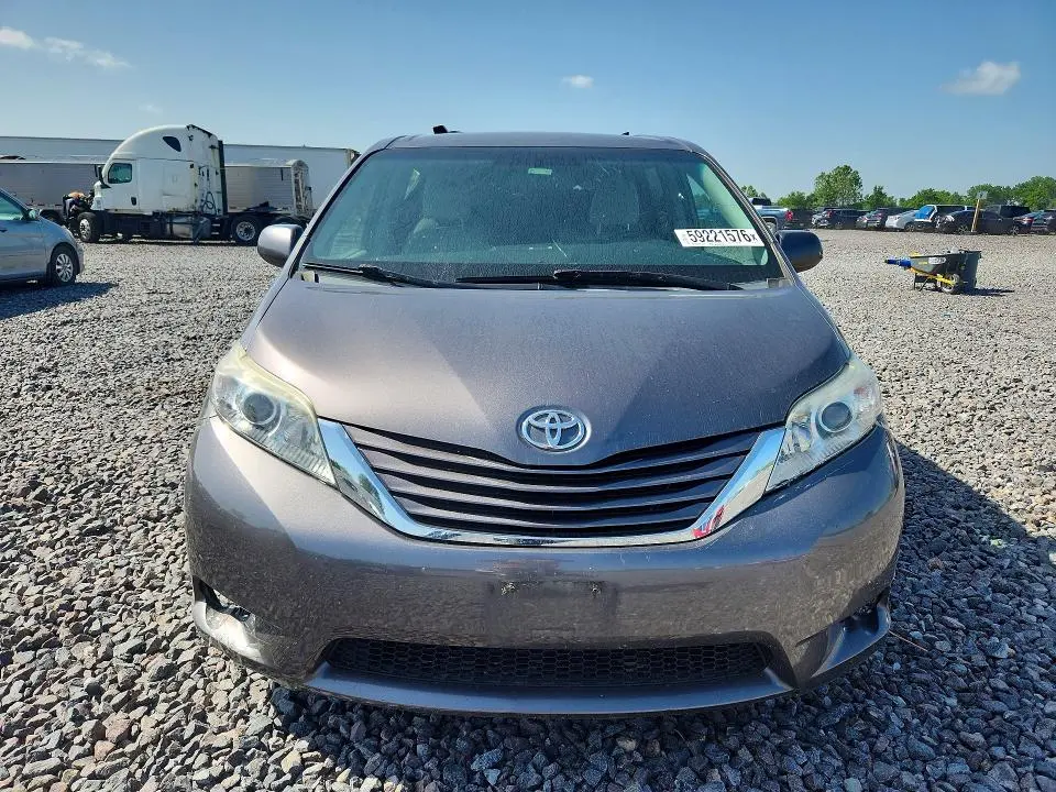 2015 TOYOTA SIENNA LE  