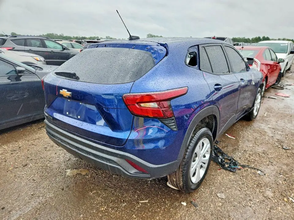 2024 CHEVROLET TRAX LS  