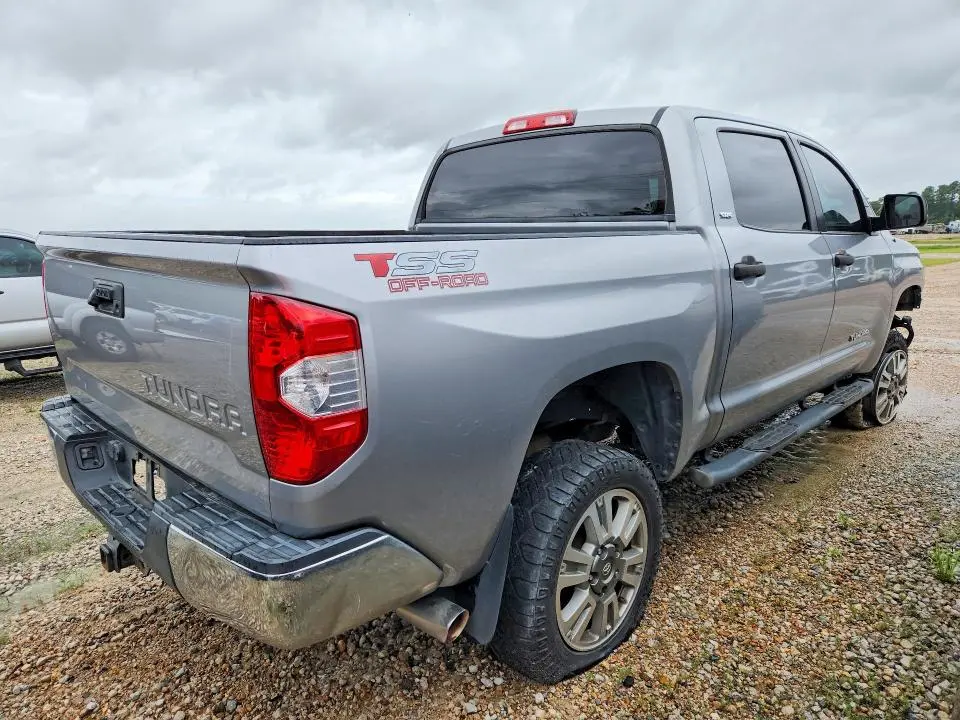 2015 TOYOTA TUNDRA CREWMAX SR5  